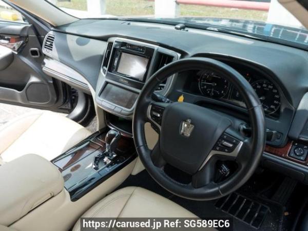 Used 2016 AT toyota crown-royal-series null Image[10]
