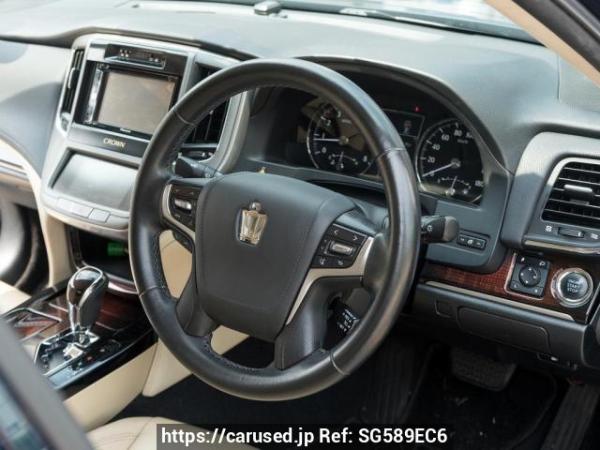 Used 2016 AT toyota crown-royal-series null Image[11]