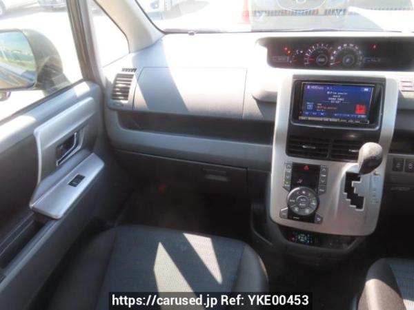 Used 2009 AT toyota voxy ZRR70W Image[24]