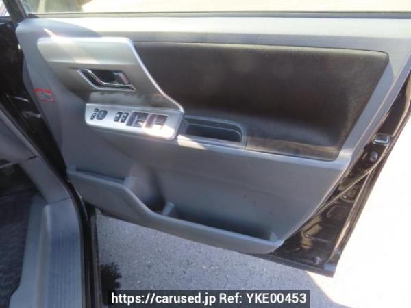 Used 2009 AT toyota voxy ZRR70W Image[36]