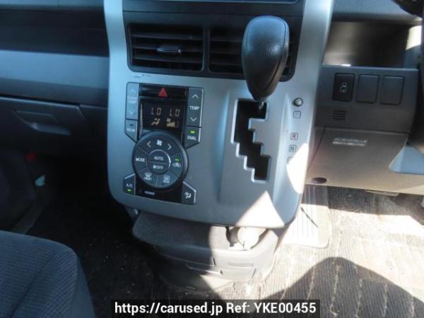 Used 2008 AT toyota voxy ZRR70G Image[30]