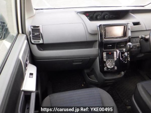 Used 2010 AT toyota voxy ZRR70W Image[22]