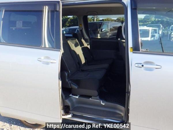 Used 2007 AT toyota noah ZRR70G Image[13]