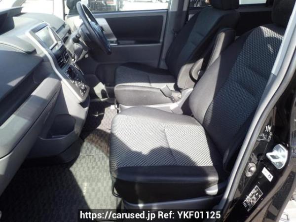 Used 2007 AT toyota noah ZRR75W Image[12]