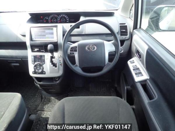 Used 2012 AT toyota noah ZRR70G Image[18]