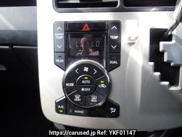 Used 2012 AT toyota noah ZRR70G Image[22]