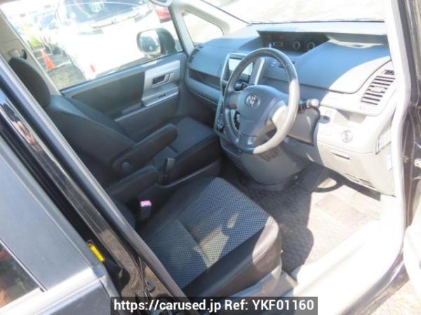 Used 2007 AT toyota noah ZRR70W Image[12]