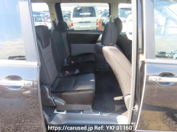 Used 2007 AT toyota noah ZRR70W Image[16]