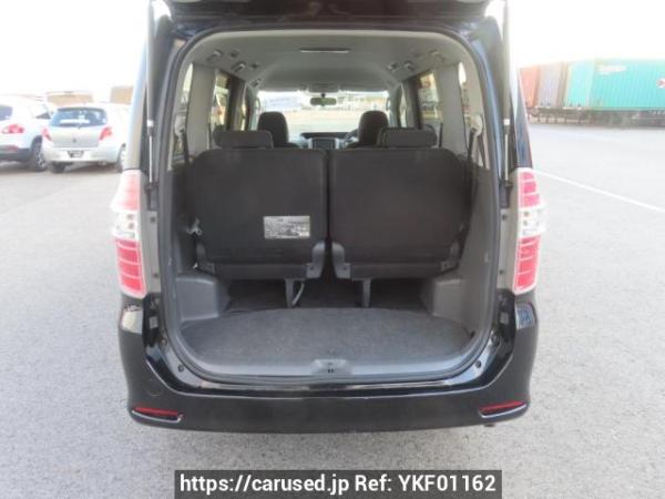Used 2007 AT toyota noah ZRR70W Image[8]