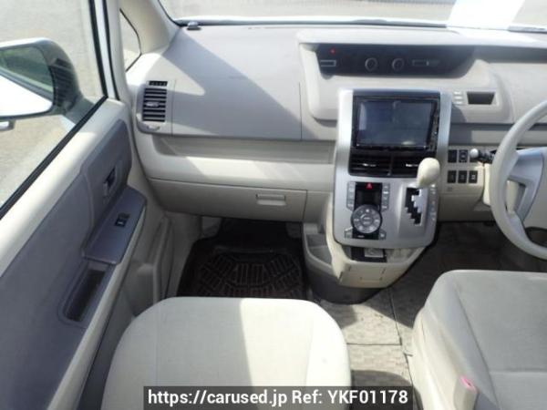 Used 2007 AT toyota noah ZRR75G Image[17]