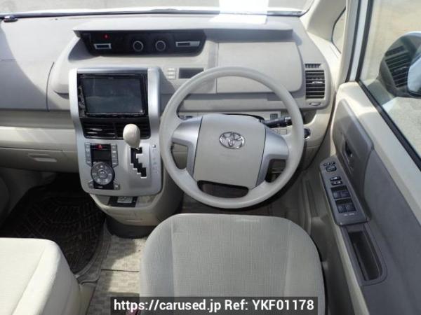 Used 2007 AT toyota noah ZRR75G Image[18]