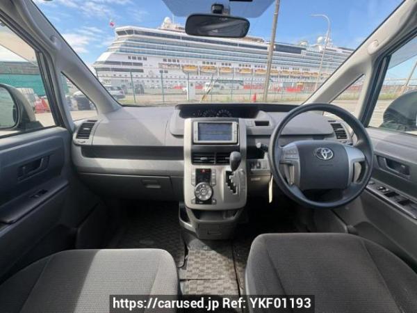 Used 2009 AT toyota noah ZRR70G Image[19]