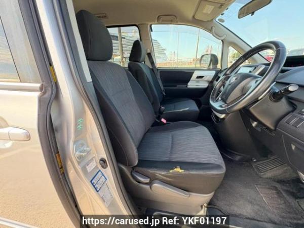 Used 2010 AT toyota noah ZRR70W Image[12]
