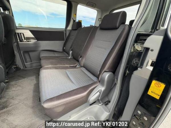 Used 2010 AT toyota voxy ZRR70W Image[15]