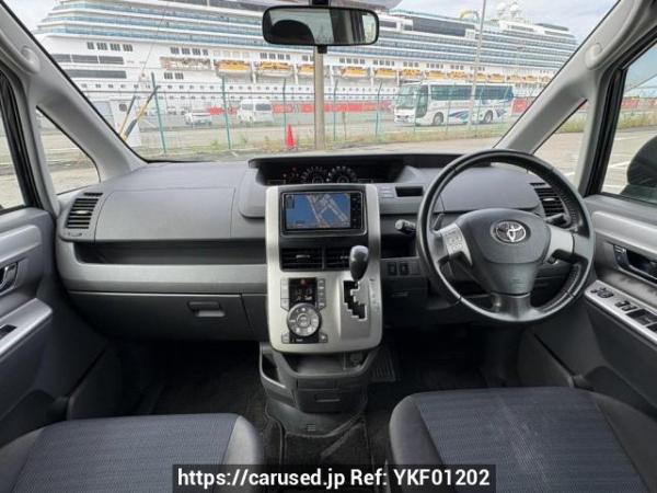 Used 2010 AT toyota voxy ZRR70W Image[19]
