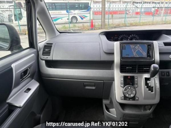 Used 2010 AT toyota voxy ZRR70W Image[20]