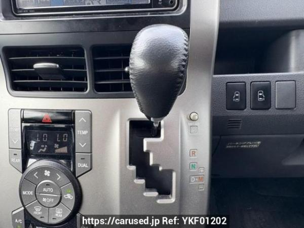 Used 2010 AT toyota voxy ZRR70W Image[27]