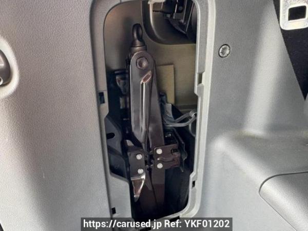 Used 2010 AT toyota voxy ZRR70W Image[46]