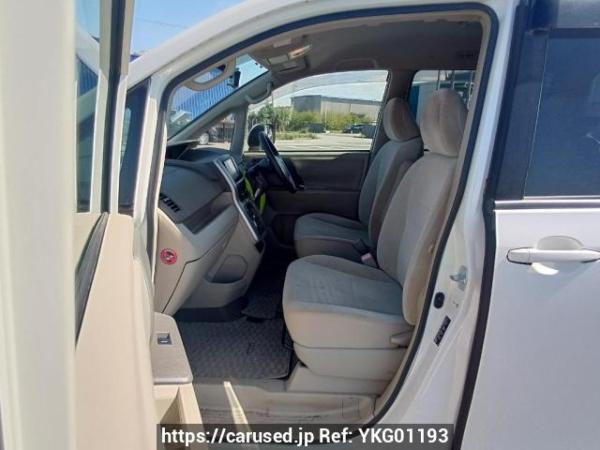 Used 2010 AT toyota noah ZRR70G Image[13]