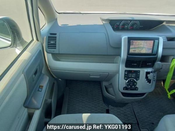 Used 2010 AT toyota noah ZRR70G Image[18]