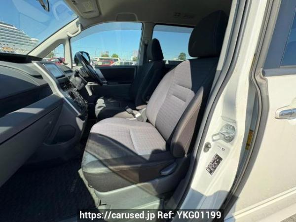Used 2010 AT toyota voxy ZRR70W Image[13]