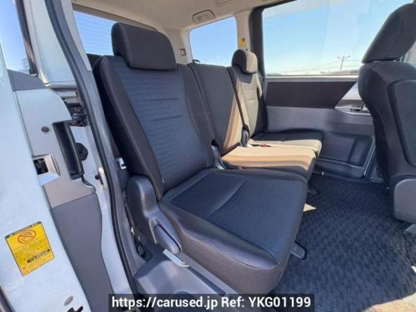 Used 2010 AT toyota voxy ZRR70W Image[14]