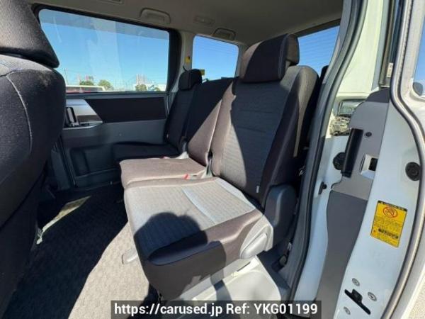 Used 2010 AT toyota voxy ZRR70W Image[15]