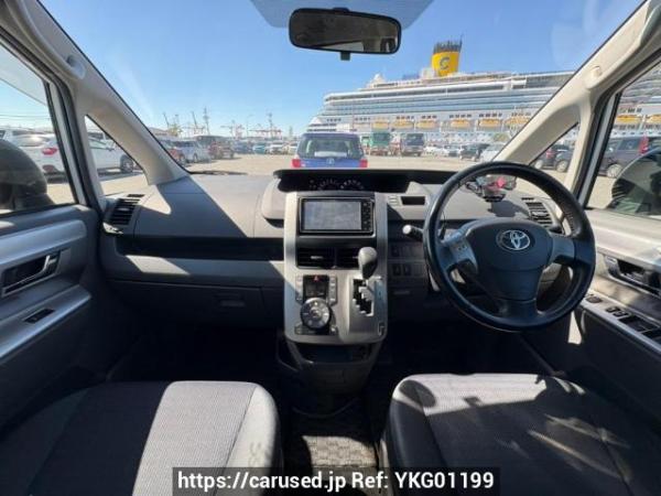 Used 2010 AT toyota voxy ZRR70W Image[17]