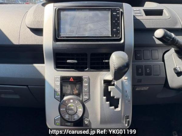 Used 2010 AT toyota voxy ZRR70W Image[20]