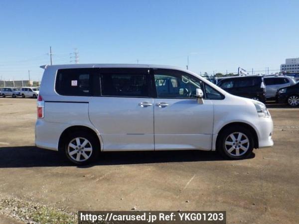 Used 2007 AT toyota noah ZRR75W Image[7]
