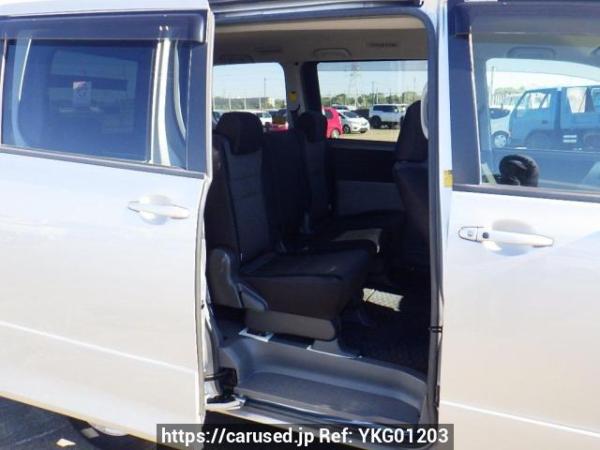 Used 2007 AT toyota noah ZRR75W Image[13]