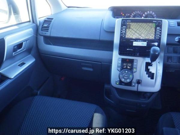Used 2007 AT toyota noah ZRR75W Image[17]