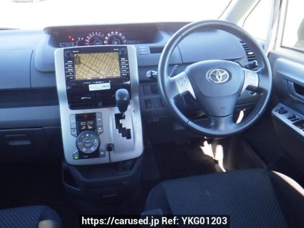 Used 2007 AT toyota noah ZRR75W Image[19]
