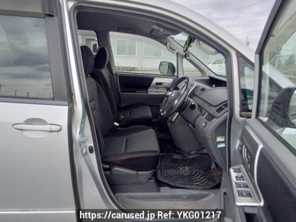 Used 2007 AT toyota noah ZRR70W Image[12]