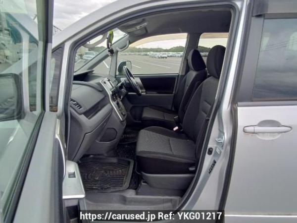 Used 2007 AT toyota noah ZRR70W Image[13]