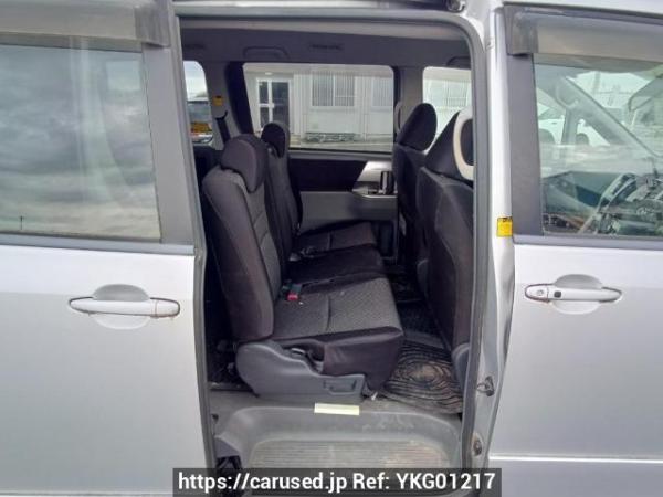 Used 2007 AT toyota noah ZRR70W Image[14]