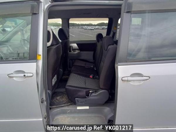 Used 2007 AT toyota noah ZRR70W Image[15]