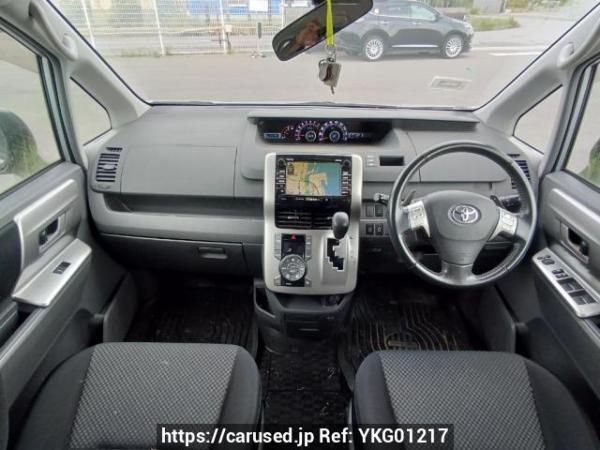 Used 2007 AT toyota noah ZRR70W Image[17]