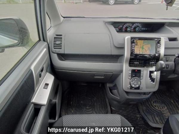 Used 2007 AT toyota noah ZRR70W Image[18]