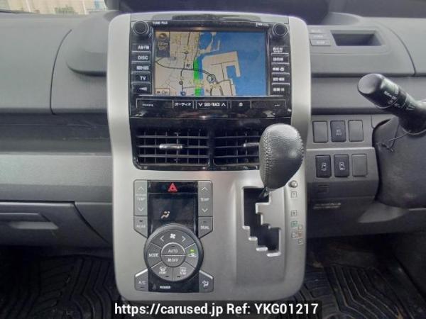 Used 2007 AT toyota noah ZRR70W Image[19]