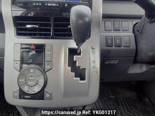 Used 2007 AT toyota noah ZRR70W Image[23]