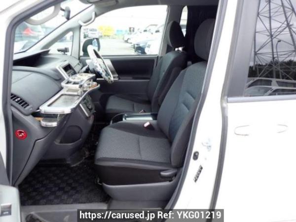 Used 2010 AT toyota noah ZRR70W Image[12]