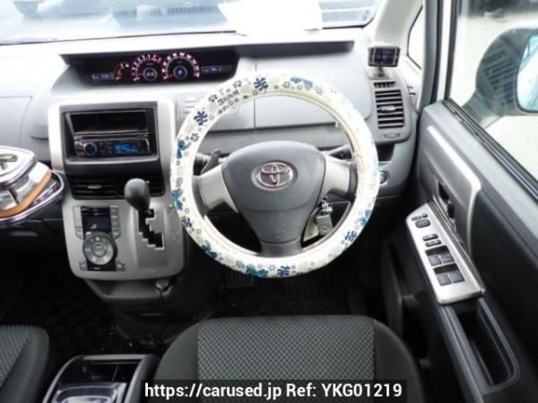 Used 2010 AT toyota noah ZRR70W Image[19]