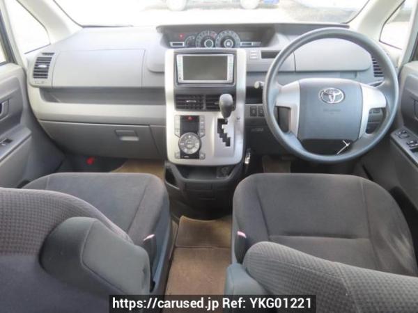 Used 2009 AT toyota noah ZRR70G Image[22]