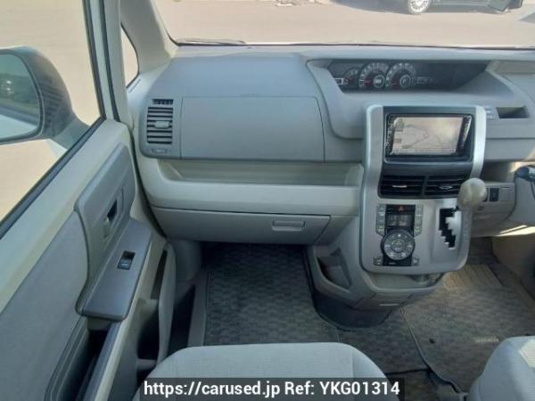Used 2010 AT toyota noah ZRR70G Image[19]