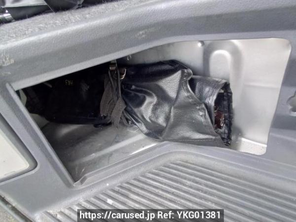 Used 2004 AT toyota hiace-van TRH112V Image[40]
