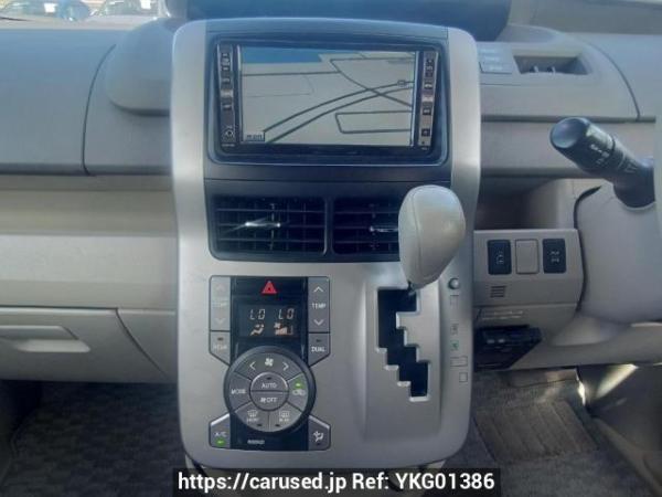 Used 2007 AT toyota noah ZRR75G Image[19]