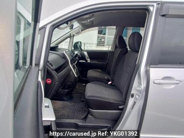 Used 2011 AT toyota noah ZRR75W Image[13]