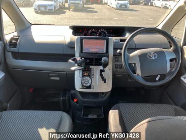 Used 2009 AT toyota noah ZRR70W Image[14]