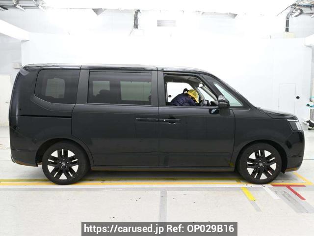 Buy Used 2022 Honda Step WGN RP6 (OP029B16) - Carused.jp